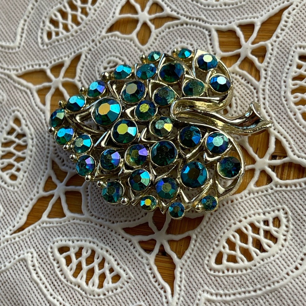 Beautiful vintage sparkly aurora borealis brooch with adjustable pin back - Picture 9 of 9